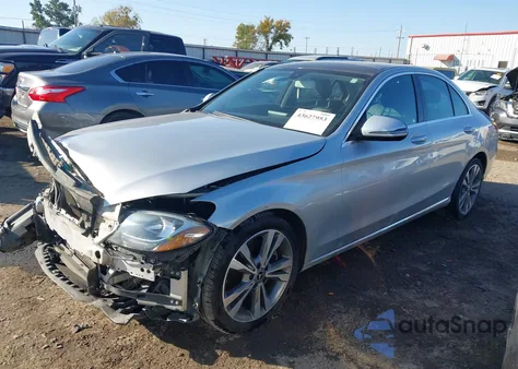 2017 Mercedes-Benz C 300 4Matic/Luxury 4Matic z USA, uszkodzony, nr VIN WDDWF4KB5HR297455